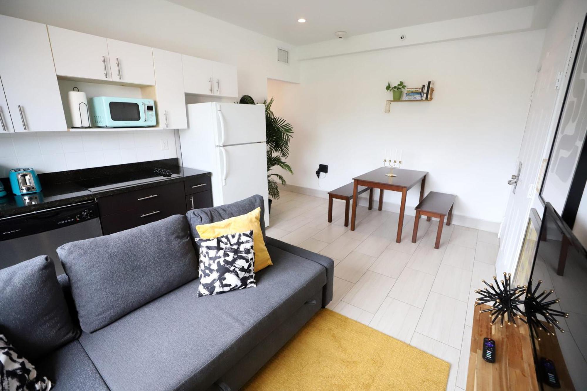 2 Bedroom Apartment 3 Minute Walk To South Beach & Ocean Drive ไมอามีบีช ภายนอก รูปภาพ