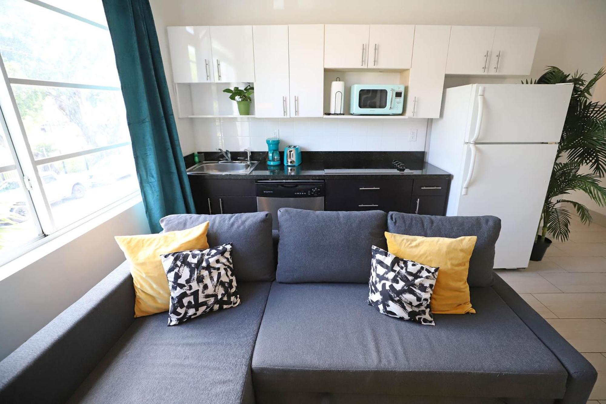 2 Bedroom Apartment 3 Minute Walk To South Beach & Ocean Drive ไมอามีบีช ภายนอก รูปภาพ